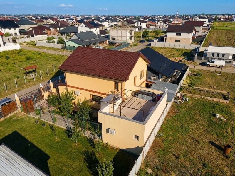 Berceni, Fluturilor, casa 5 camere, 155 mp total, lot 320 mp.