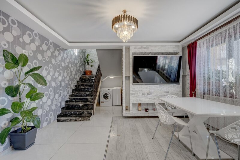 Berceni, Fluturilor, casa 5 camere, 155 mp total, lot 320 mp.