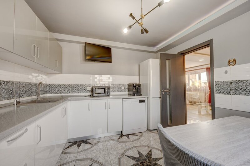 Berceni, Fluturilor, casa 5 camere, 155 mp total, lot 320 mp.
