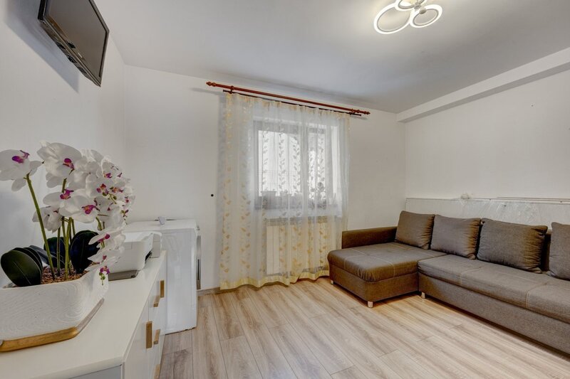 Berceni, Fluturilor, casa 5 camere, 155 mp total, lot 320 mp.