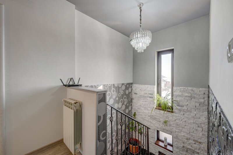 Berceni, Fluturilor, casa 5 camere, 155 mp total, lot 320 mp.