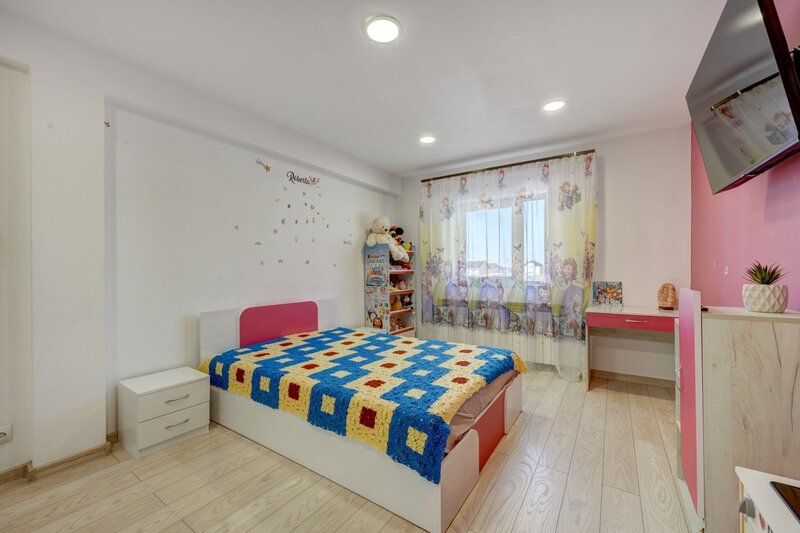 Berceni, Fluturilor, casa 5 camere, 155 mp total, lot 320 mp.