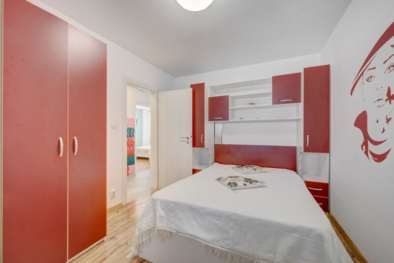 Berceni, Fluturilor, casa 5 camere, 155 mp total, lot 320 mp.